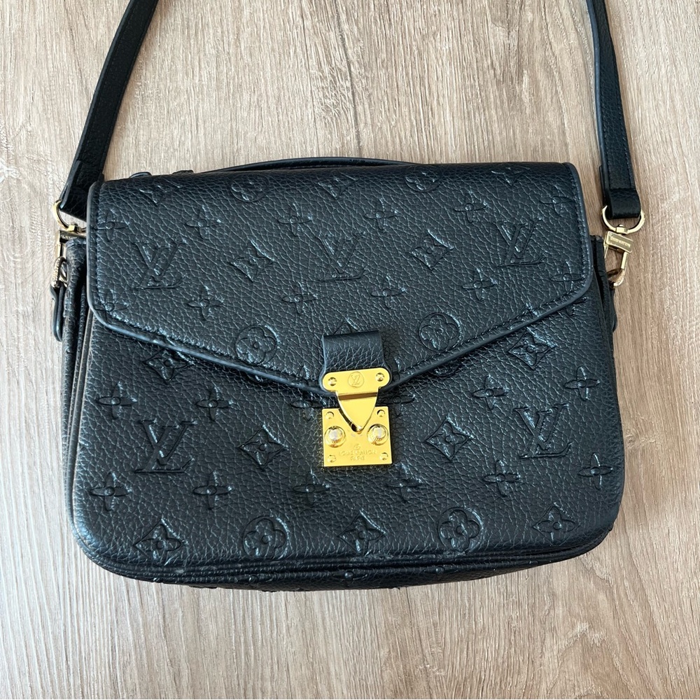 Black Metis Bag